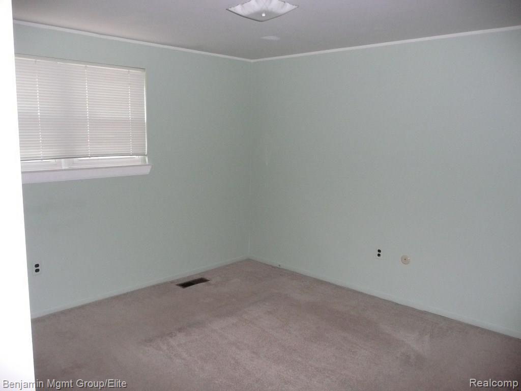 23676 Tuck Road Farmington Hills, MI 48336 - Photo 8 of 15