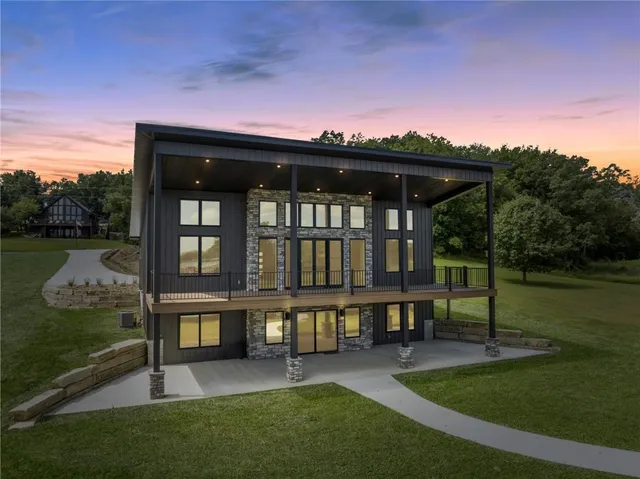 $1,099,000 | 778 Lake Viking Terrace, Altamont, MO 64620