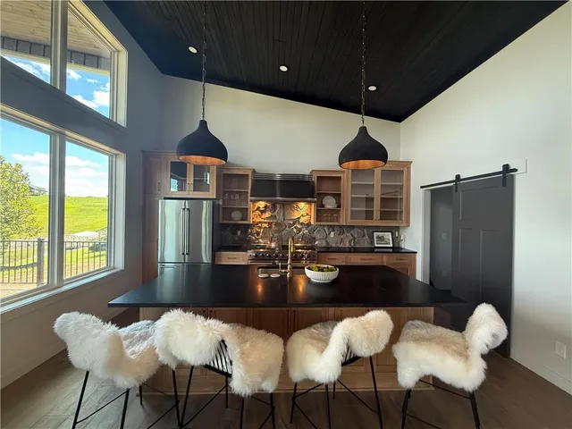 $1,099,000 | 778 Lake Viking Terrace, Altamont, MO 64620