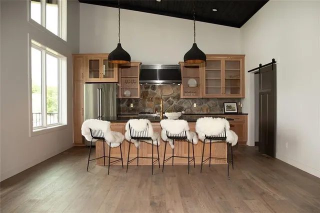 $1,099,000 | 778 Lake Viking Terrace, Altamont, MO 64620