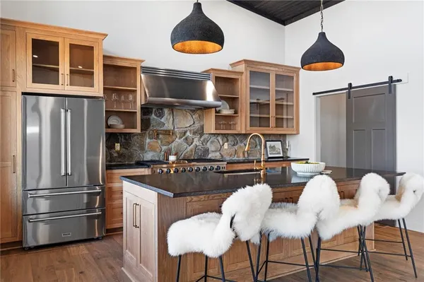 $1,099,000 | 778 Lake Viking Terrace, Altamont, MO 64620