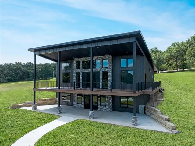 $1,099,000 | 778 Lake Viking Terrace, Altamont, MO 64620