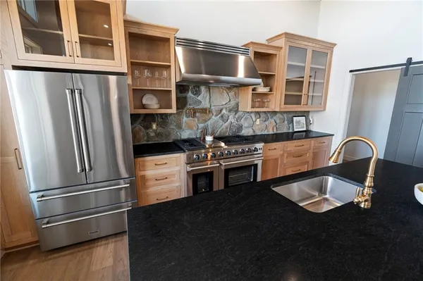 $1,099,000 | 778 Lake Viking Terrace, Altamont, MO 64620