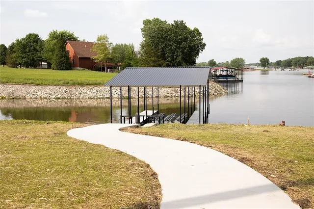 $1,099,000 | 778 Lake Viking Terrace, Altamont, MO 64620