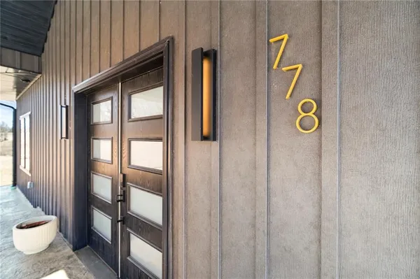 $1,099,000 | 778 Lake Viking Terrace, Altamont, MO 64620