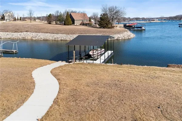 $1,099,000 | 778 Lake Viking Terrace, Altamont, MO 64620