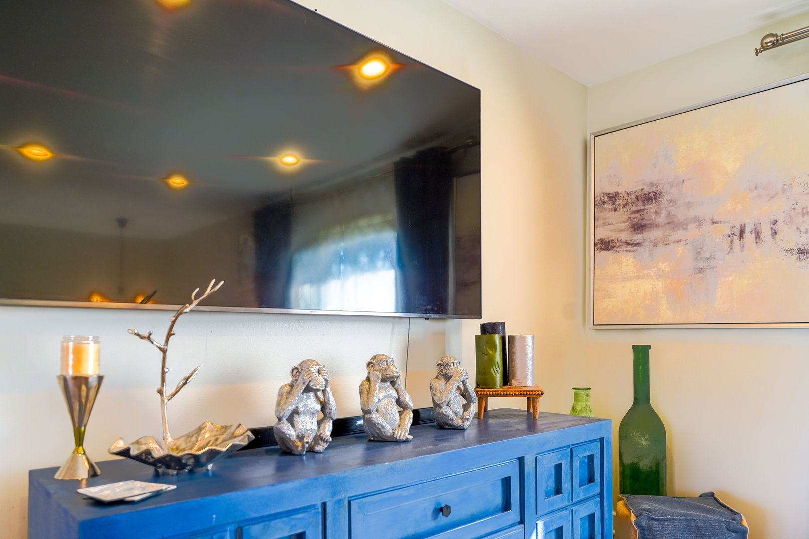 21W272 Coronet Road Lombard, IL 60148 - Photo 17 of 31 a room with wooden floor and cabinets