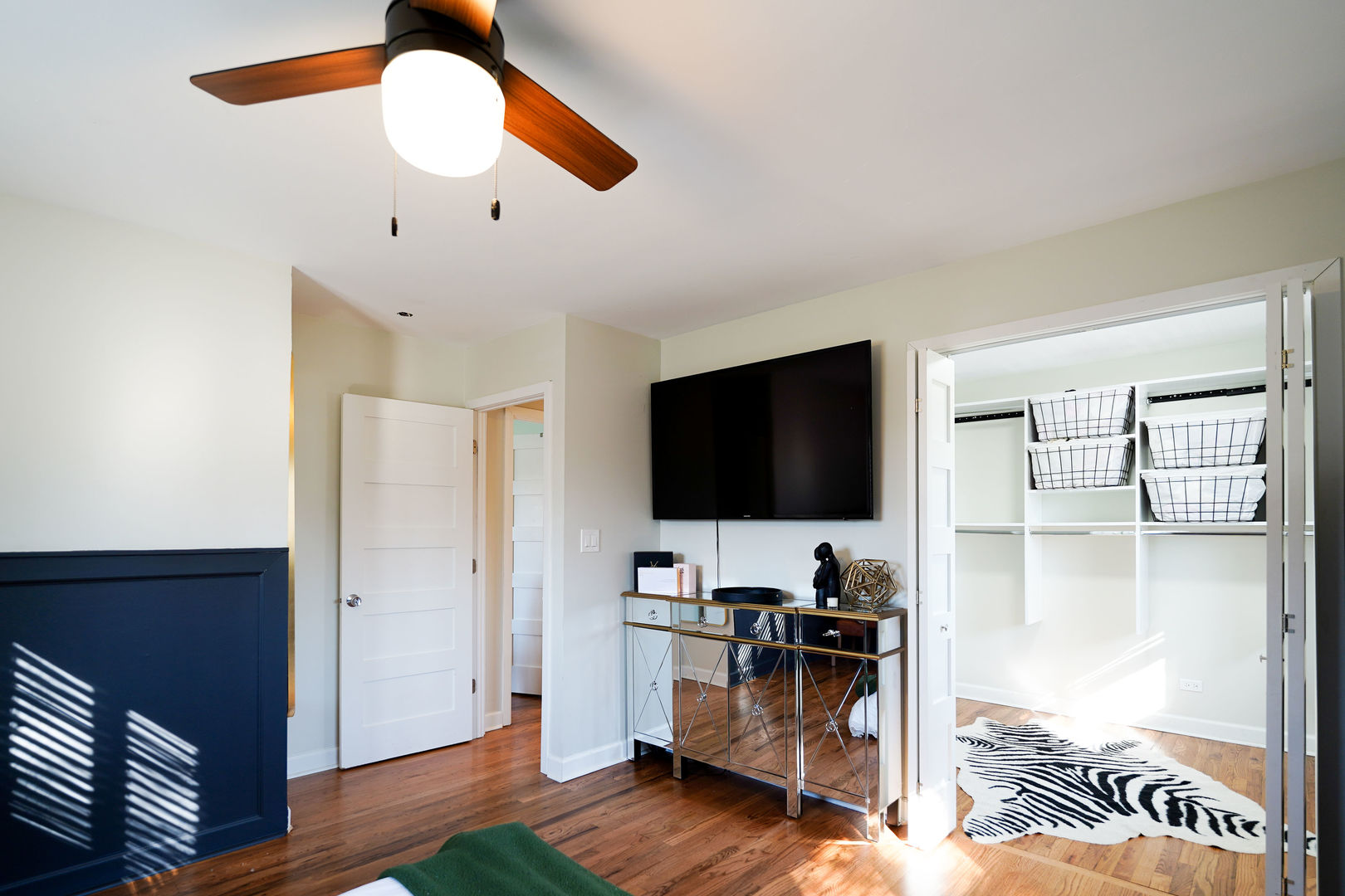 21W272 Coronet Road Lombard, IL 60148 - Photo 22 of 31 a living room with furniture and a flat screen tv