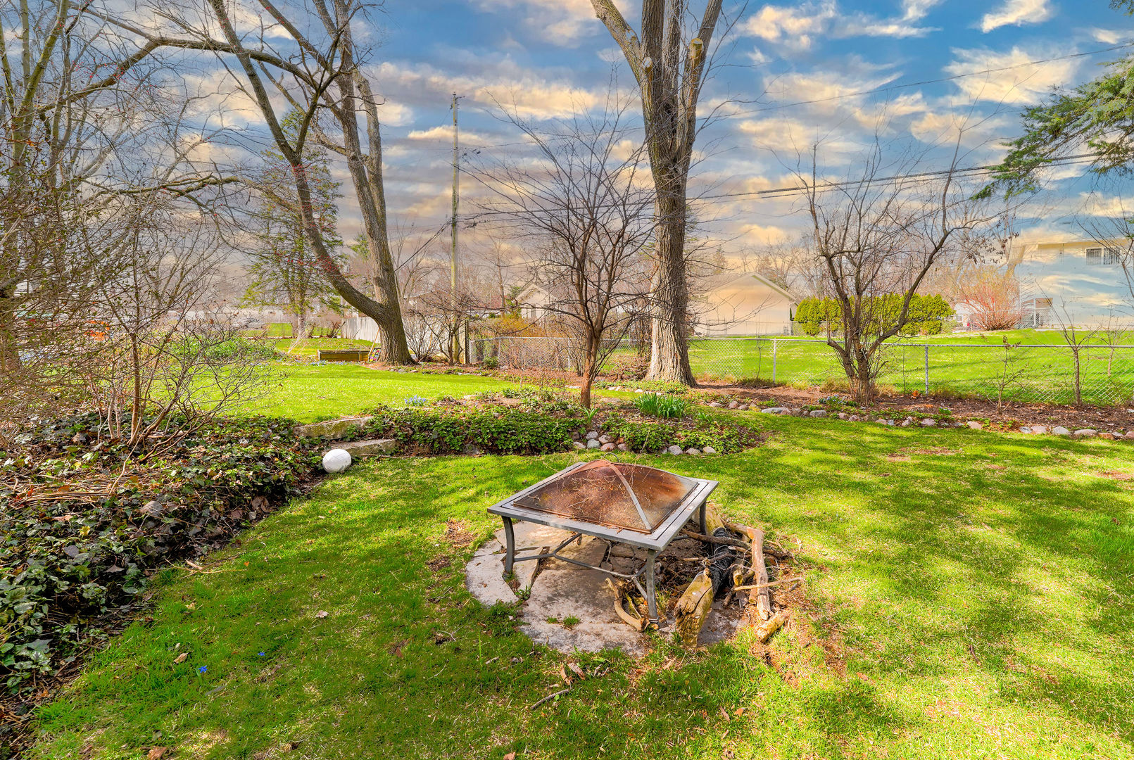 21W272 Coronet Road Lombard, IL 60148 - Photo 3 of 31 a backyard of a house with yard and outdoor seating