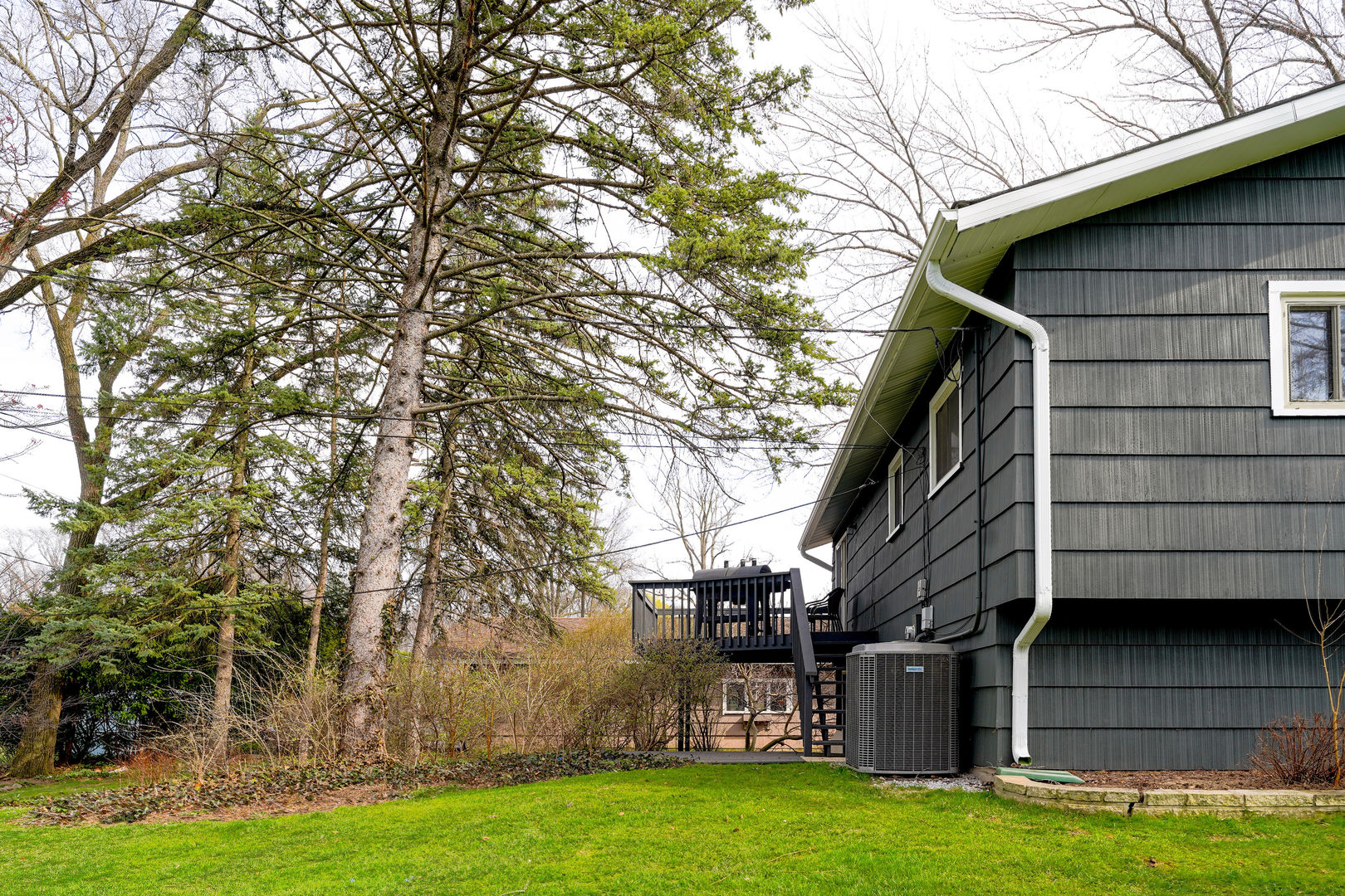 21W272 Coronet Road Lombard, IL 60148 - Photo 7 of 31 a view of outdoor space and yard