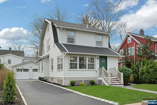 $1,195,000 | 3 Laurel Place, Glen Ridge, NJ 07028