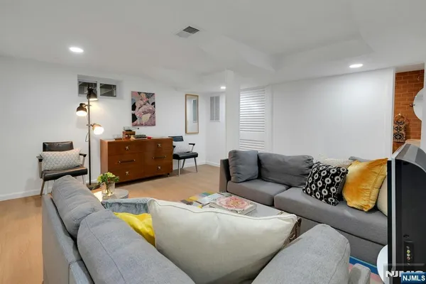 $1,195,000 | 3 Laurel Place, Glen Ridge, NJ 07028