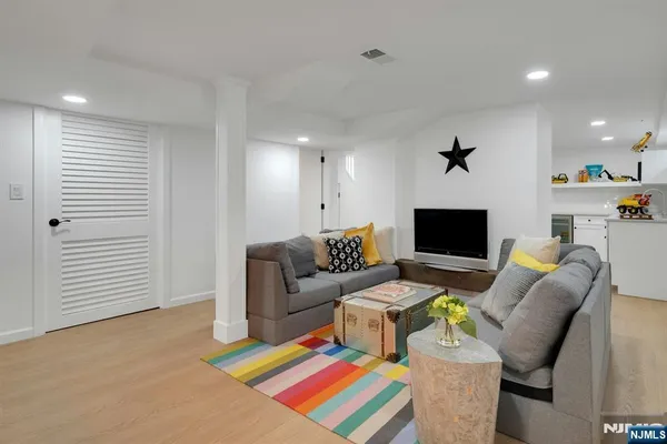$1,195,000 | 3 Laurel Place, Glen Ridge, NJ 07028
