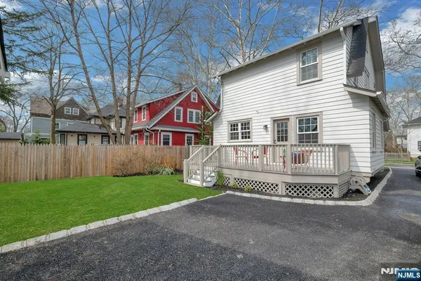 $1,195,000 | 3 Laurel Place, Glen Ridge, NJ 07028