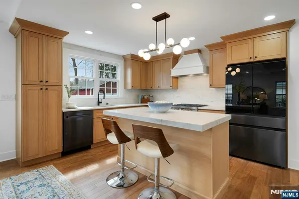 $1,195,000 | 3 Laurel Place, Glen Ridge, NJ 07028