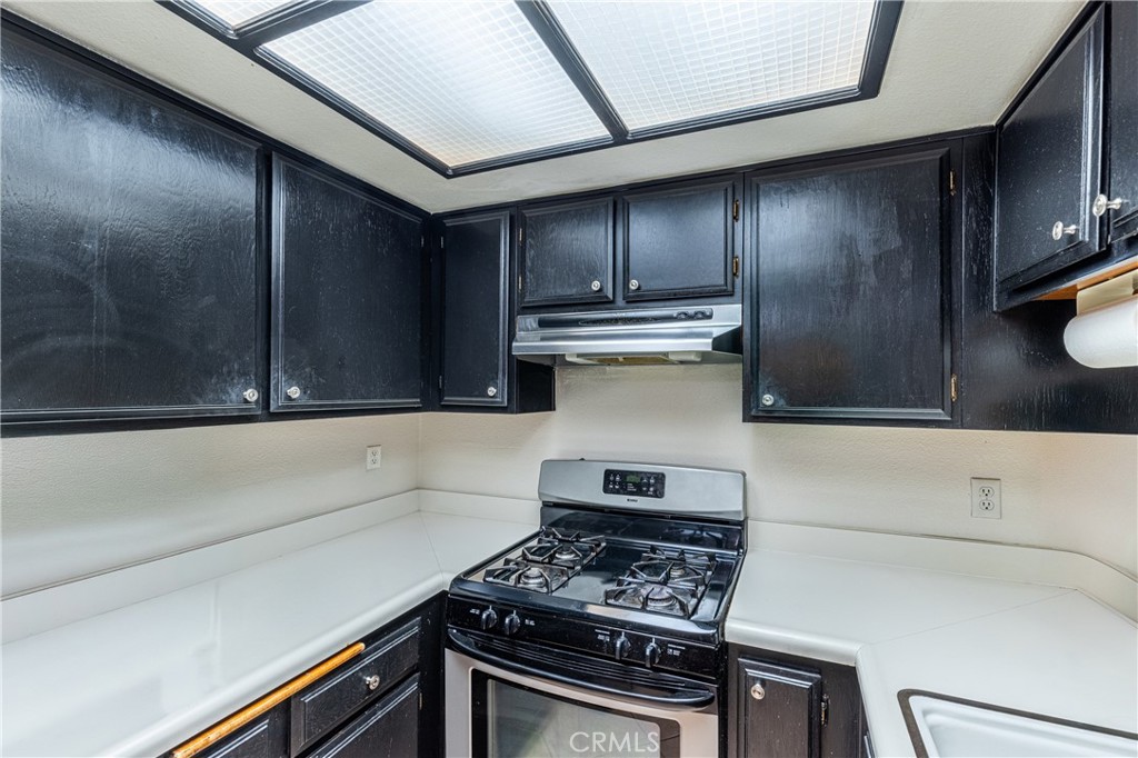 14610 Erwin Street, Unit 212 Van Nuys, CA 91411 - Photo 4 of 12