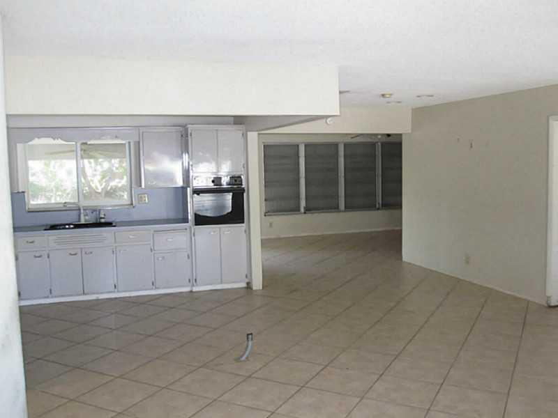 470 Northeast 29th Street Boca Raton, FL 33431 - Photo 5 of 26 Den/Family/Great Room