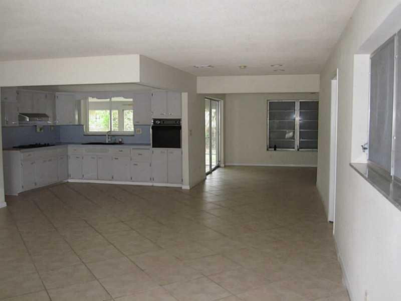 470 Northeast 29th Street Boca Raton, FL 33431 - Photo 6 of 26 Den/Family/Great Room