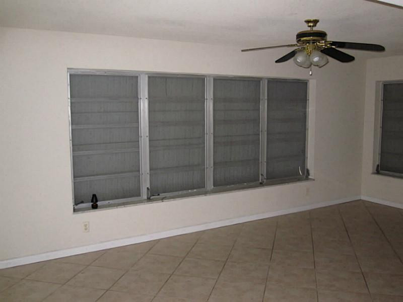 470 Northeast 29th Street Boca Raton, FL 33431 - Photo 8 of 26 Living Room
