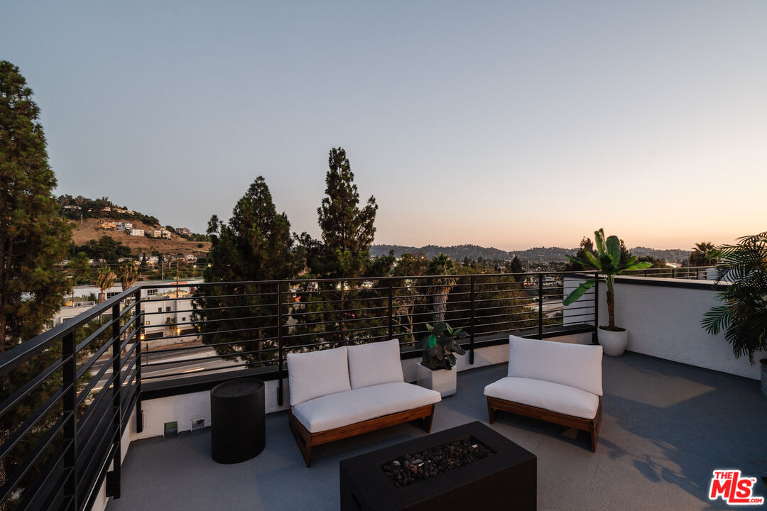 3872 North Riley Lane Los Angeles, CA 90065 - Photo 26 of 30 a view of a terrace