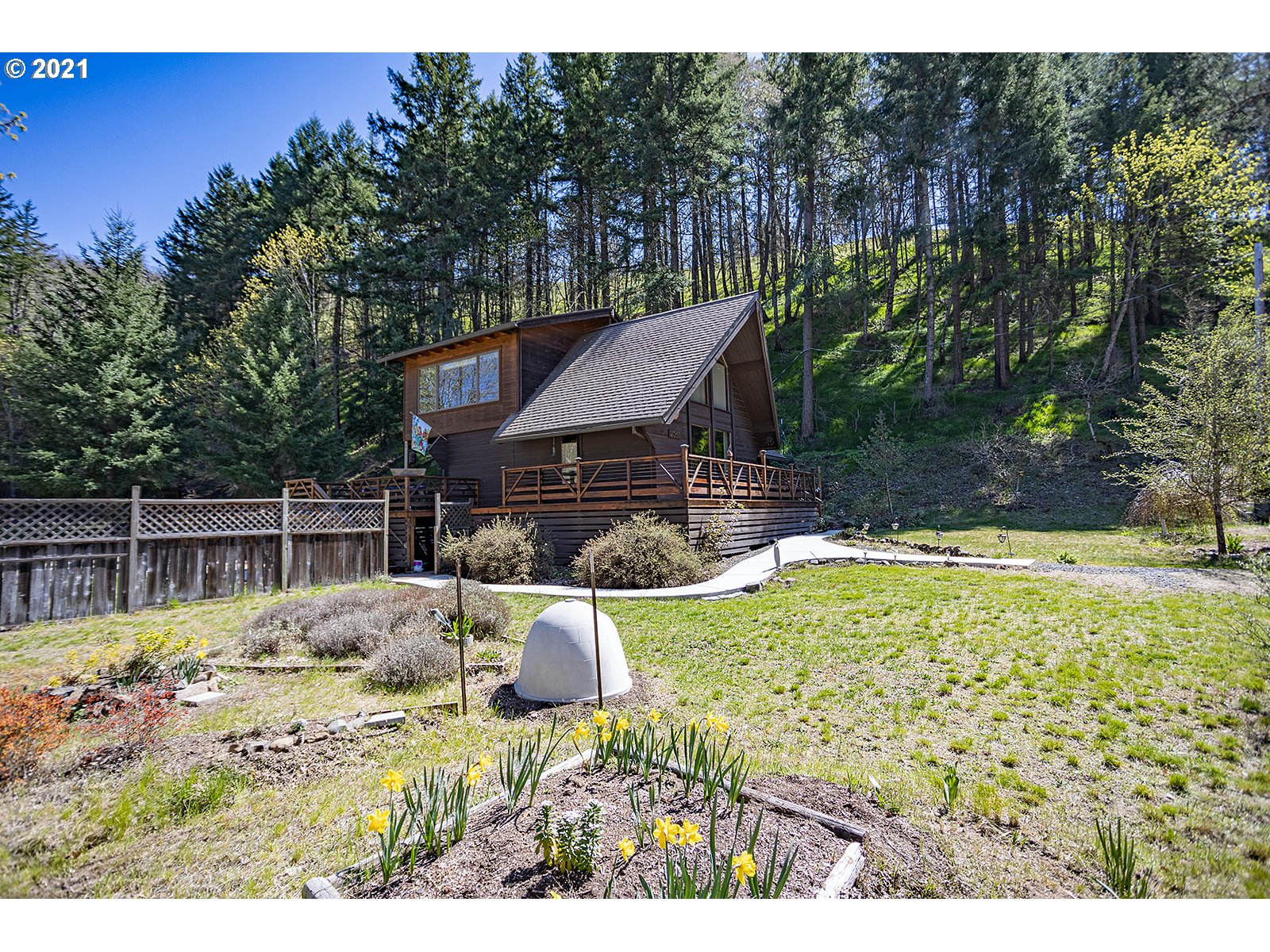 2050 Mosier Creek Road Mosier, OR 97040 - Photo 2 of 32 Gallery Image 2