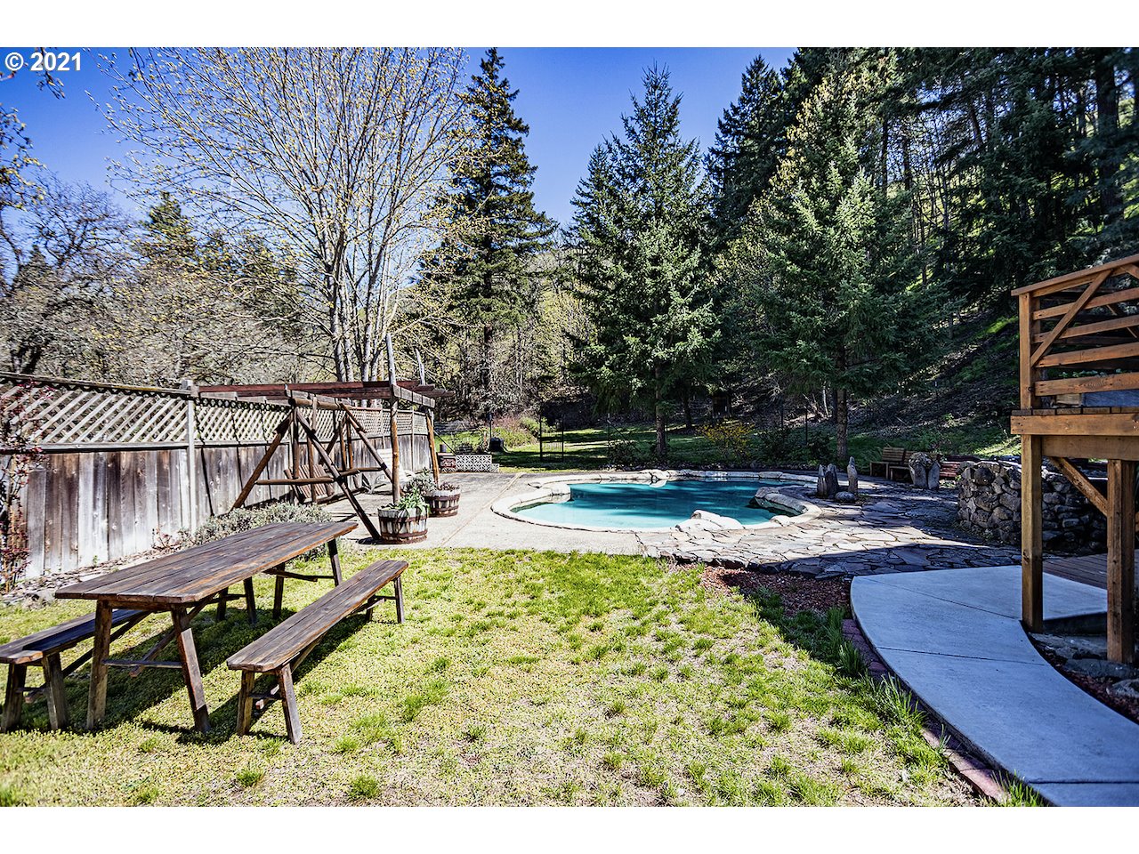 2050 Mosier Creek Road Mosier, OR 97040 - Photo 14 of 32 Gallery Image 14