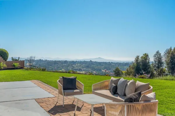 $2,495,000 | 201 Meadow Vista Way, Encinitas, CA 92024