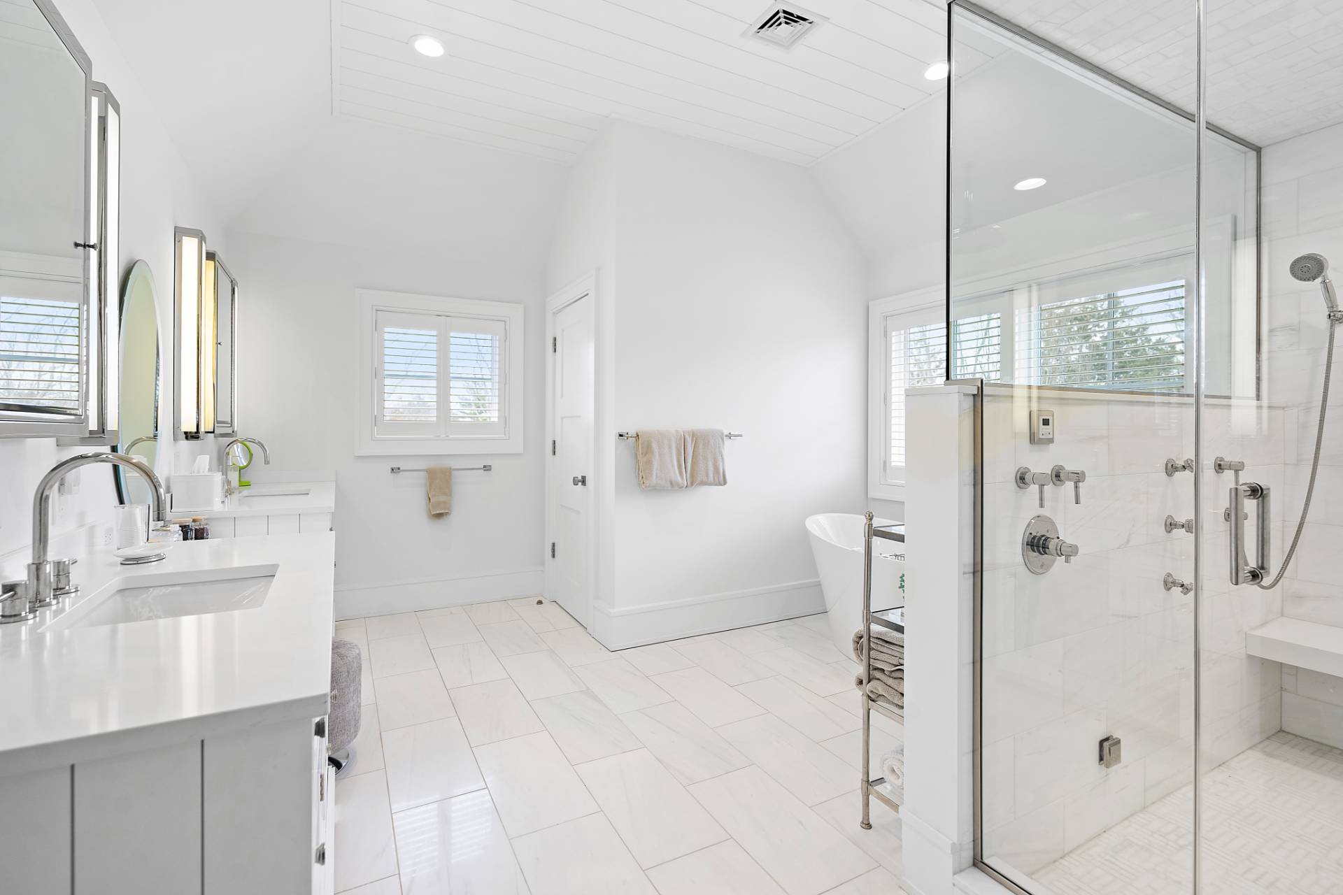 135 Hildreth Lane Bridgehampton, NY 11932 - Photo 17 of 38 a bathroom with a sink and a mirror