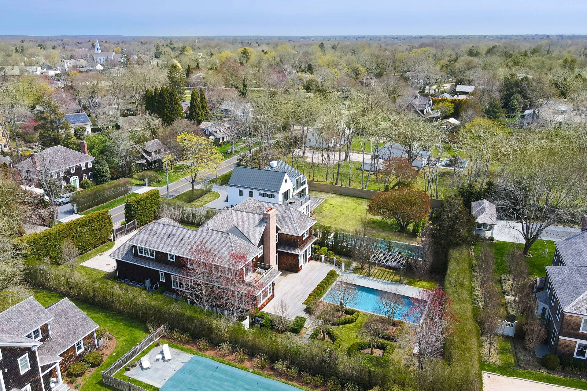 135 Hildreth Lane Bridgehampton, NY 11932 - Photo 37 of 38 an aerial view of a house with a garden