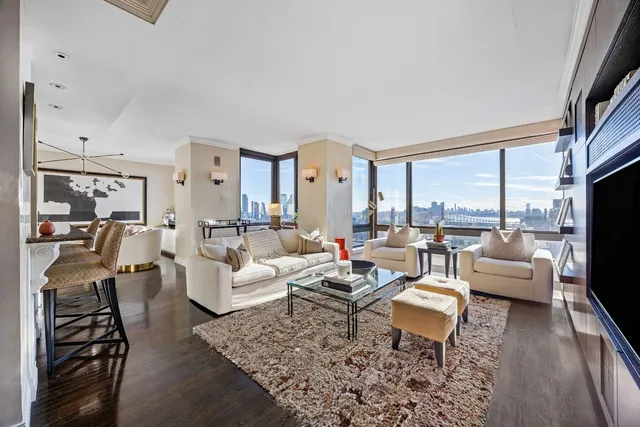 $3,950,000 | 524 East 72nd Street, Unit 32CDE | Lenox Hill