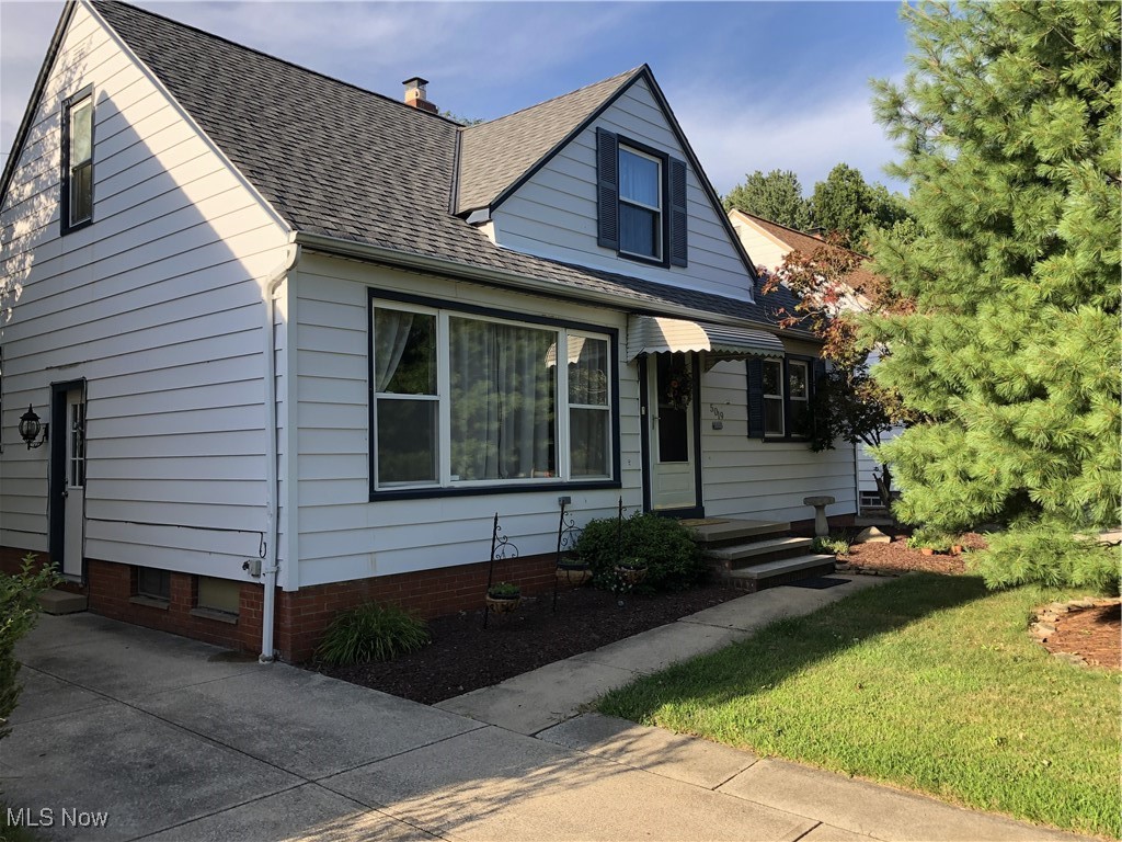 5019 North Barton Road Cleveland, OH 44124 - Photo 1 of 24 Gallery Image 1