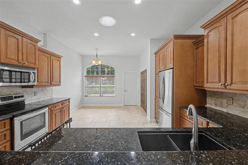4021 Lithia Ridge Boulevard Valrico, FL 33596 - Photo 14 of 48