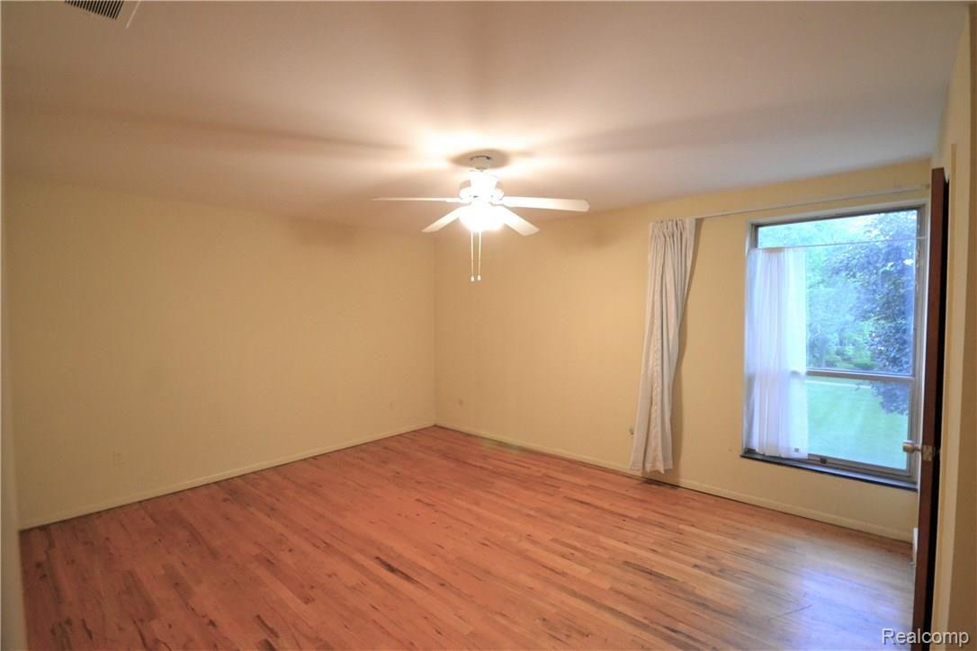 32665 Five Mile Road, Unit 8 Livonia, MI 48154 - Photo 11 of 13 11 Master Bedroom.JPG