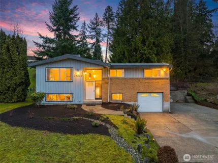 $879,888 | 19822 53rd Avenue West, Lynnwood, WA 98036