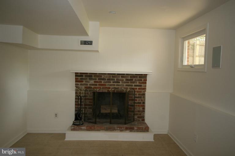 125 Harmony Hall Road Gaithersburg, MD 20877 - Photo 18 of 28 Family Room