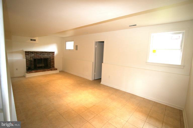 125 Harmony Hall Road Gaithersburg, MD 20877 - Photo 4 of 28 Family Room