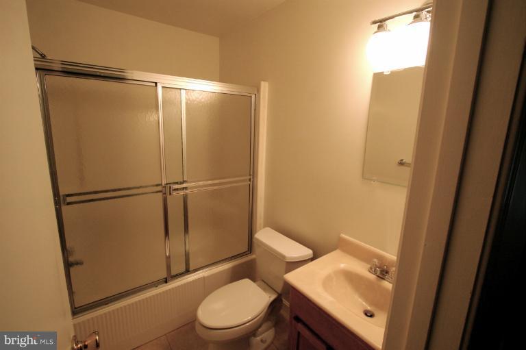 125 Harmony Hall Road Gaithersburg, MD 20877 - Photo 8 of 28 Bath