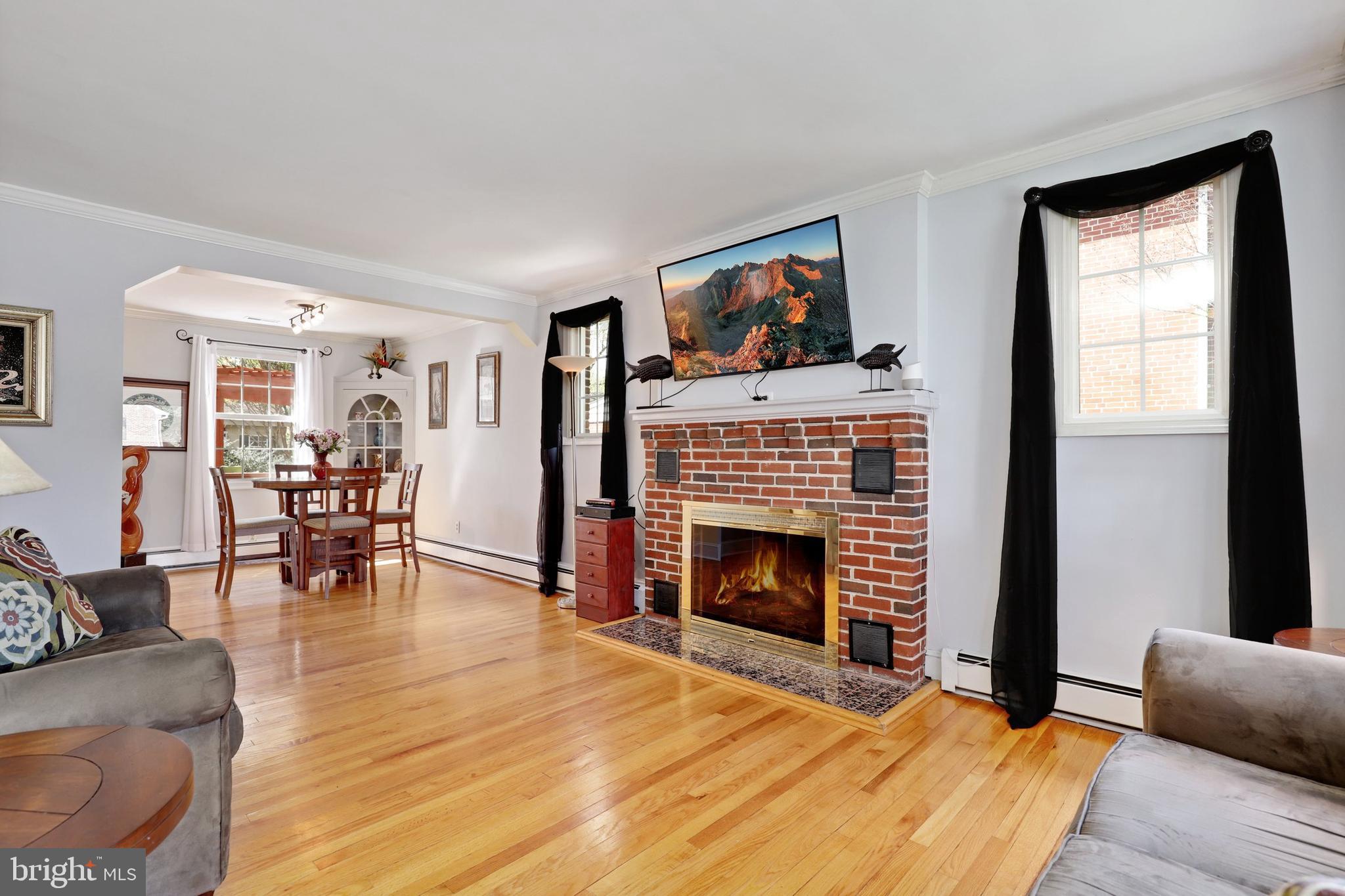 18 Dunmore Road Baltimore, MD 21228 - Photo 3 of 37 Gallery Image 3
