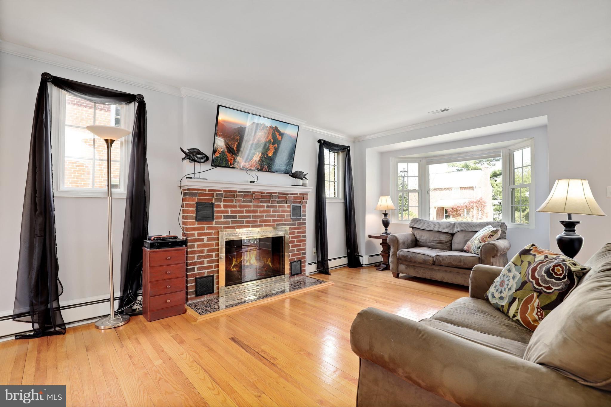 18 Dunmore Road Baltimore, MD 21228 - Photo 4 of 37 Gallery Image 4