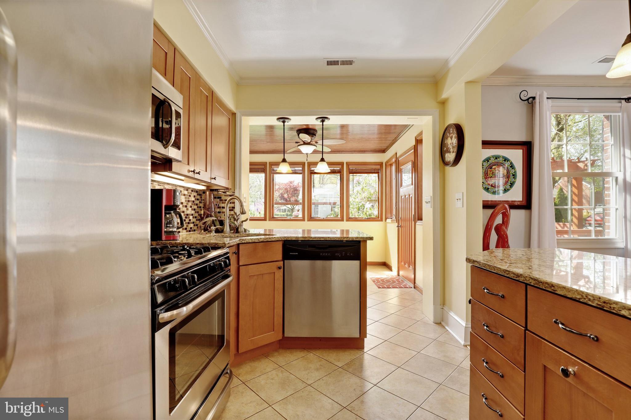 18 Dunmore Road Baltimore, MD 21228 - Photo 8 of 37 Gallery Image 8