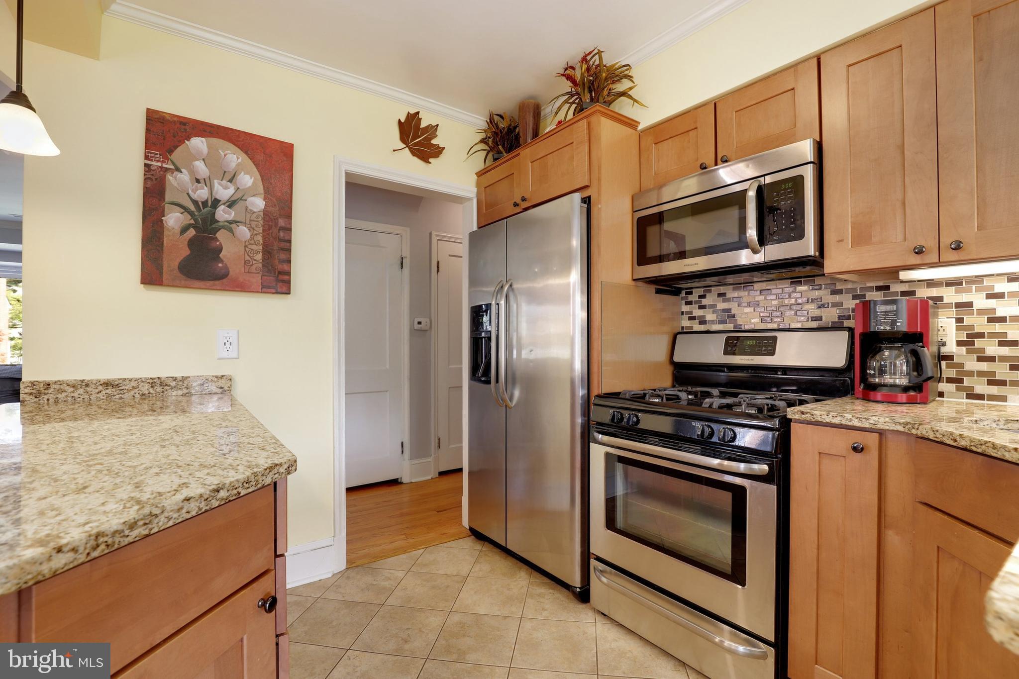 18 Dunmore Road Baltimore, MD 21228 - Photo 9 of 37 Gallery Image 9