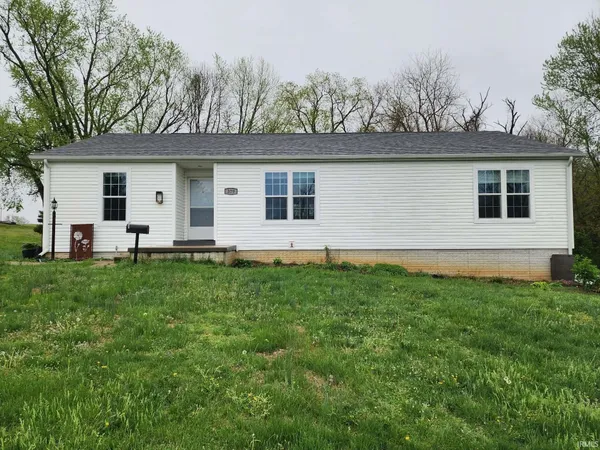 $280,000 | 379 Mulberry Street, Petersburg, IN 47567