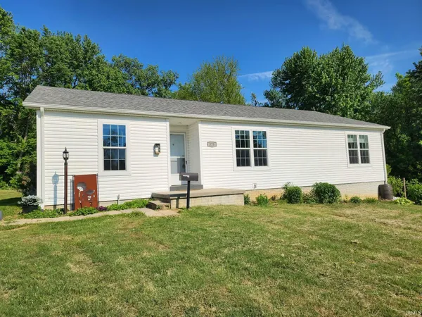 $280,000 | 379 Mulberry Street, Petersburg, IN 47567