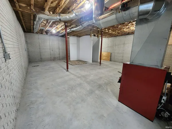 $280,000 | 379 Mulberry Street, Petersburg, IN 47567