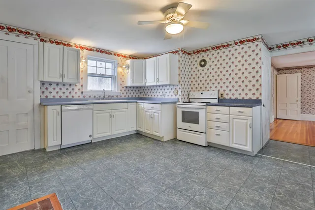 $459,900 | 450 Weare Road, New Boston, NH 03070