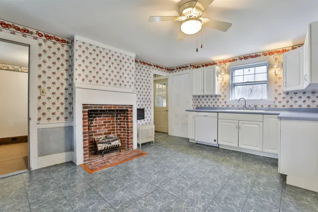 $459,900 | 450 Weare Road, New Boston, NH 03070