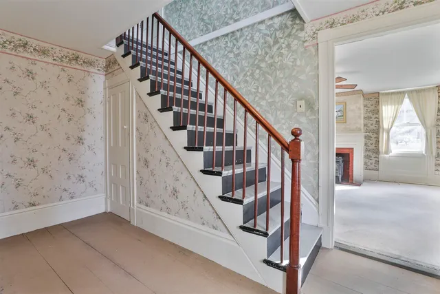 $459,900 | 450 Weare Road, New Boston, NH 03070