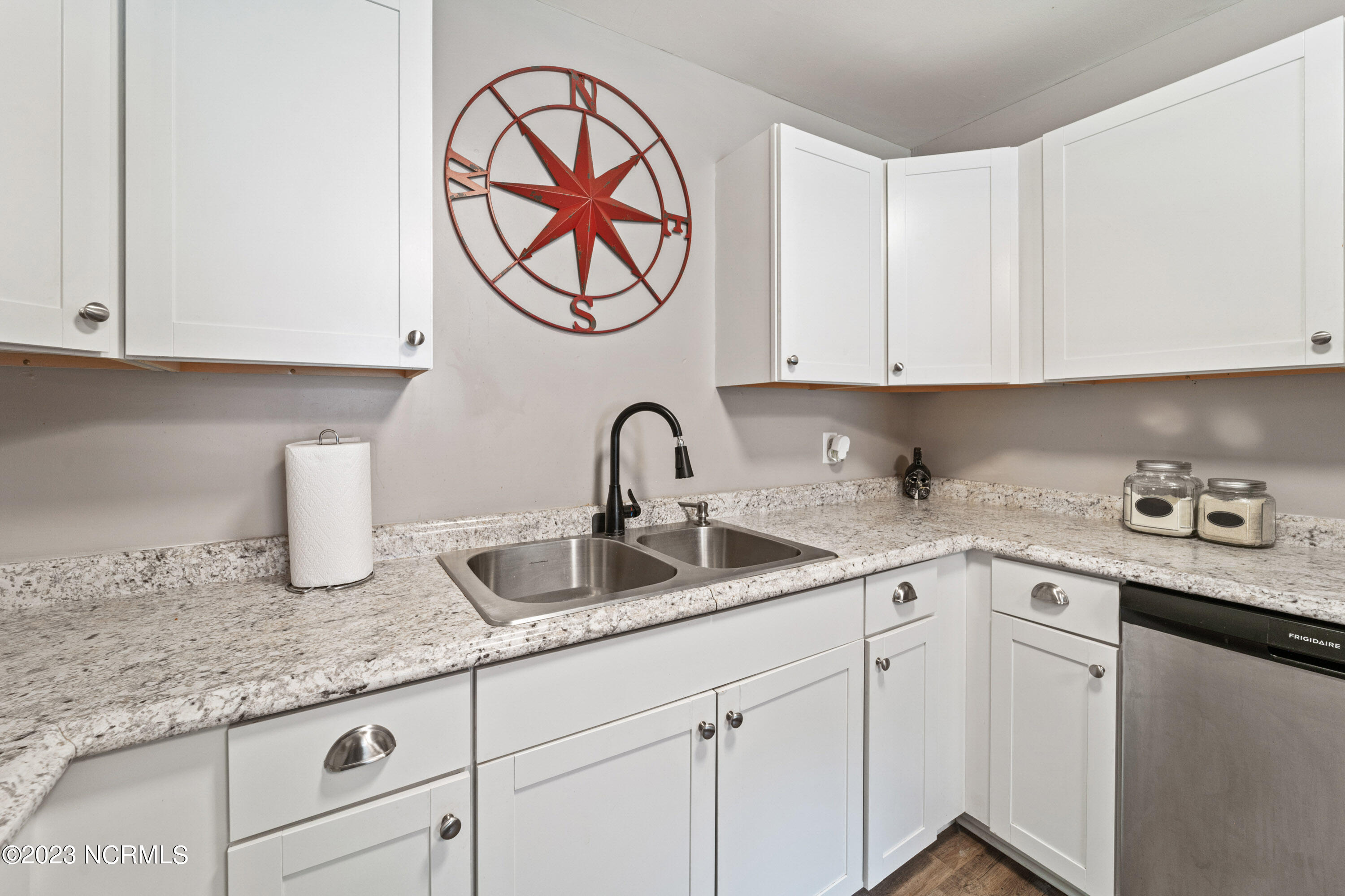 609 Dennis Road Jacksonville, NC 28546 - Photo 26 of 40 KITCHEN 5