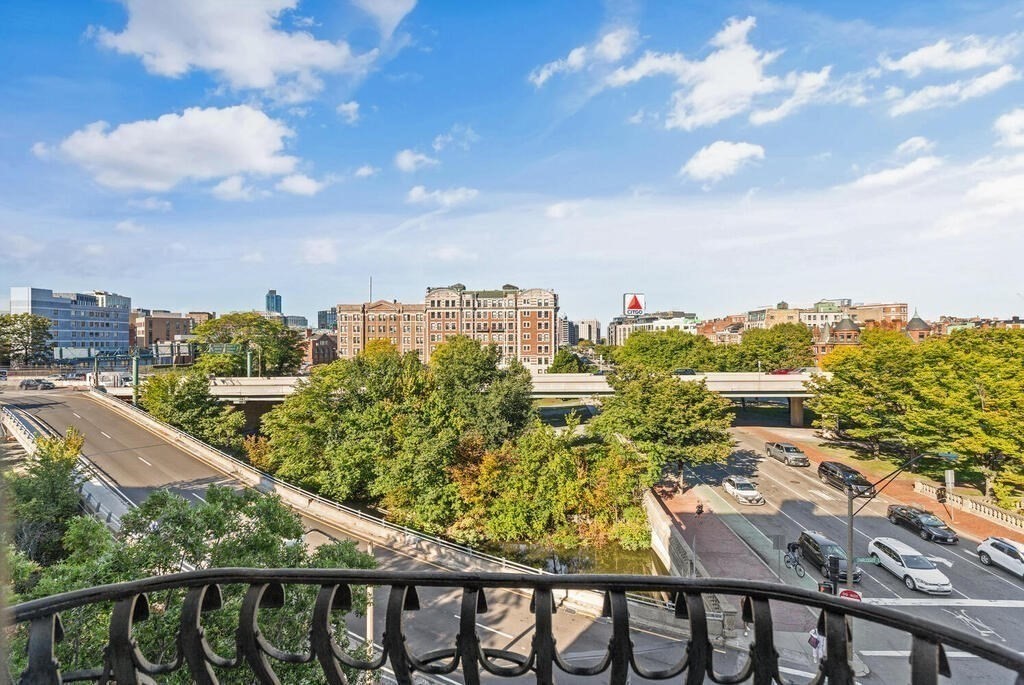 416 Commonwealth Avenue, Unit 401 Boston, MA 02215 - Photo 5 of 16
