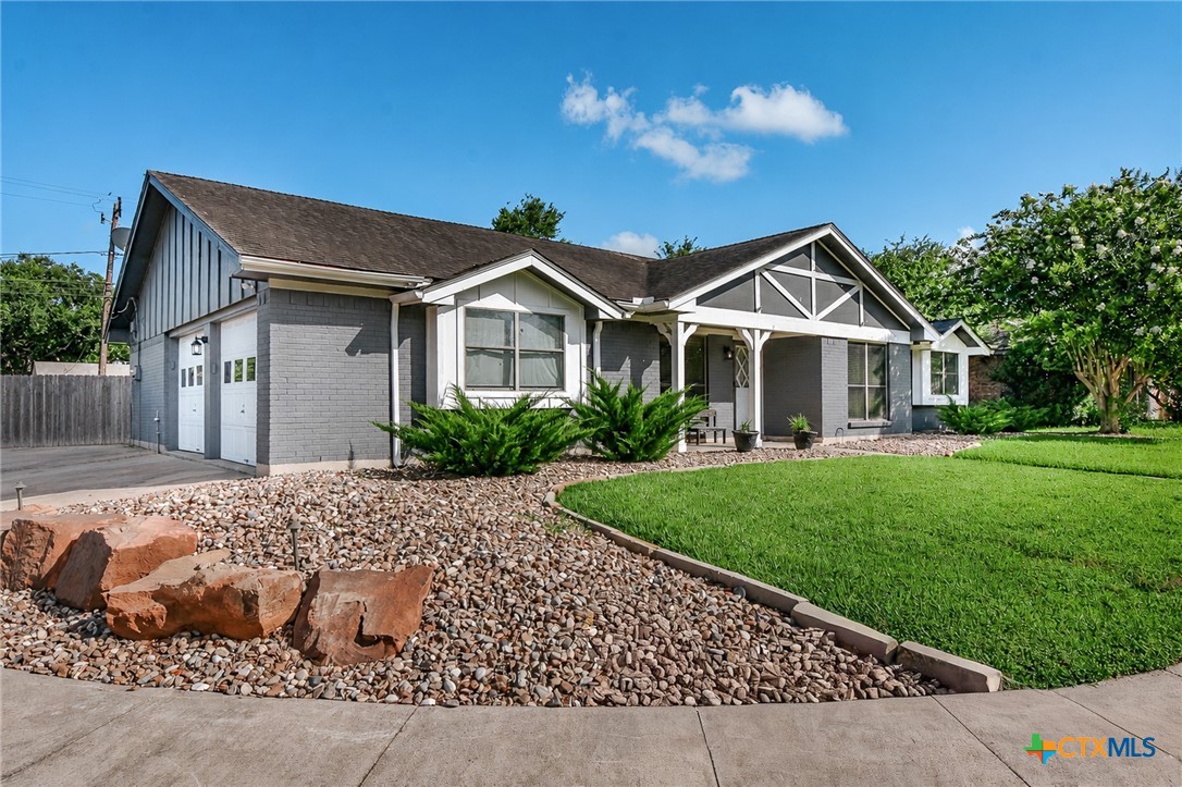 1407 Plantation Road Victoria, TX 77904 - Photo 3 of 17
